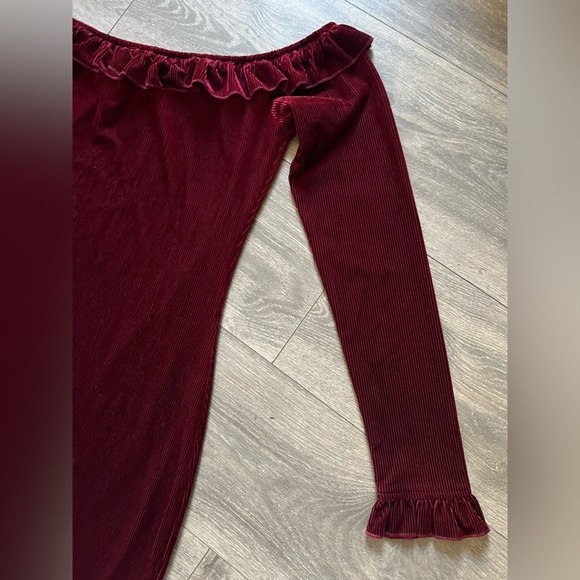 REVOLVE ABOUT US Danielle Red Velvet Off Shoulder Ribbed Bodycon Mini Dress M - Picture 7 of 14